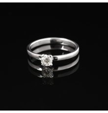 Balto aukso sužadėtuvių žiedas su Deimantu