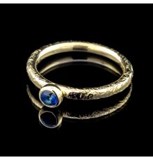 Aukso žiedas su Safyru